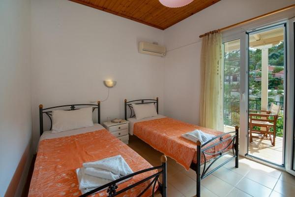 Arthur House Longos  Luaran gambar
