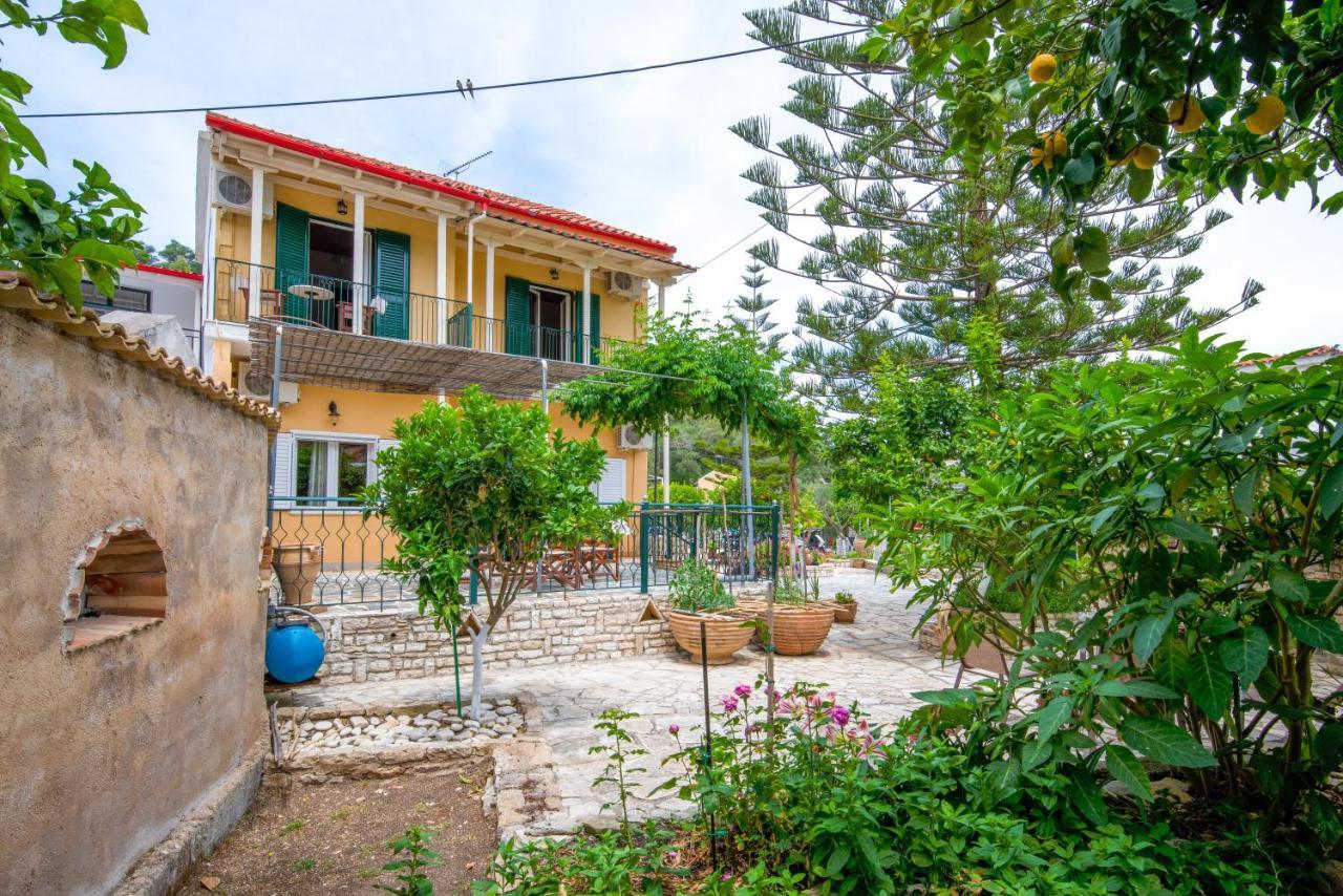 Arthur House Longos  Luaran gambar